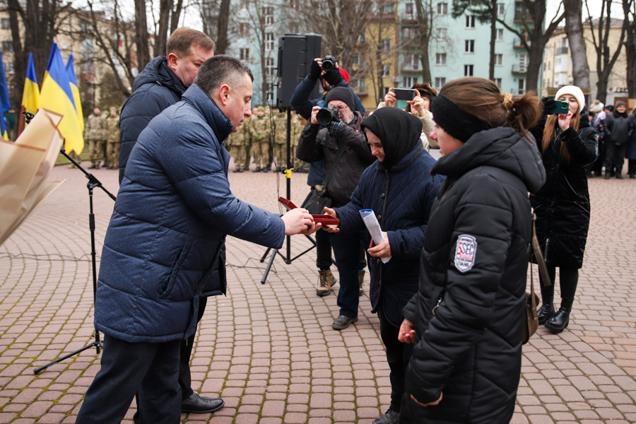 Родині загиблого гвардійця з Франківщини Володимира Харука вручили державну нагороду (ФОТО)