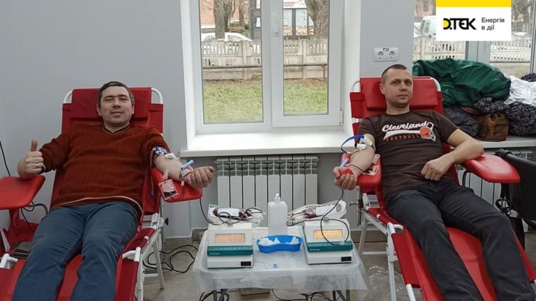 Бурштинські енергетики здали кров для поранених (ФОТО)