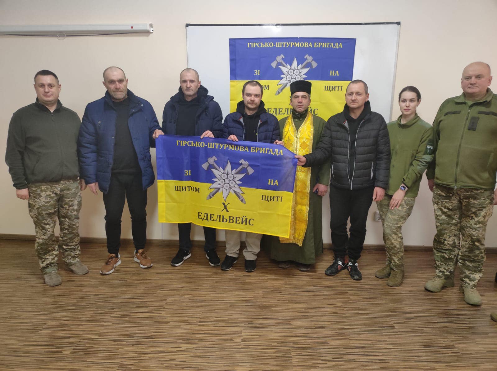 Четверо прикарпатських бійців повернулися з полону додому (ФОТО)
