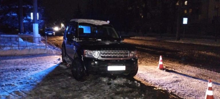 На Привокзальній пʼяний водій Land Rover збив жінку “на зебрі” (ФОТО)