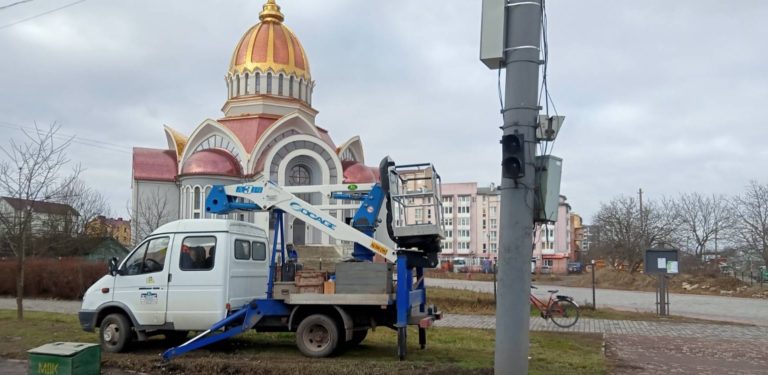 15 світлофорів на ключових перехрестях Франківська працюватимуть без вимкнень — Смушак