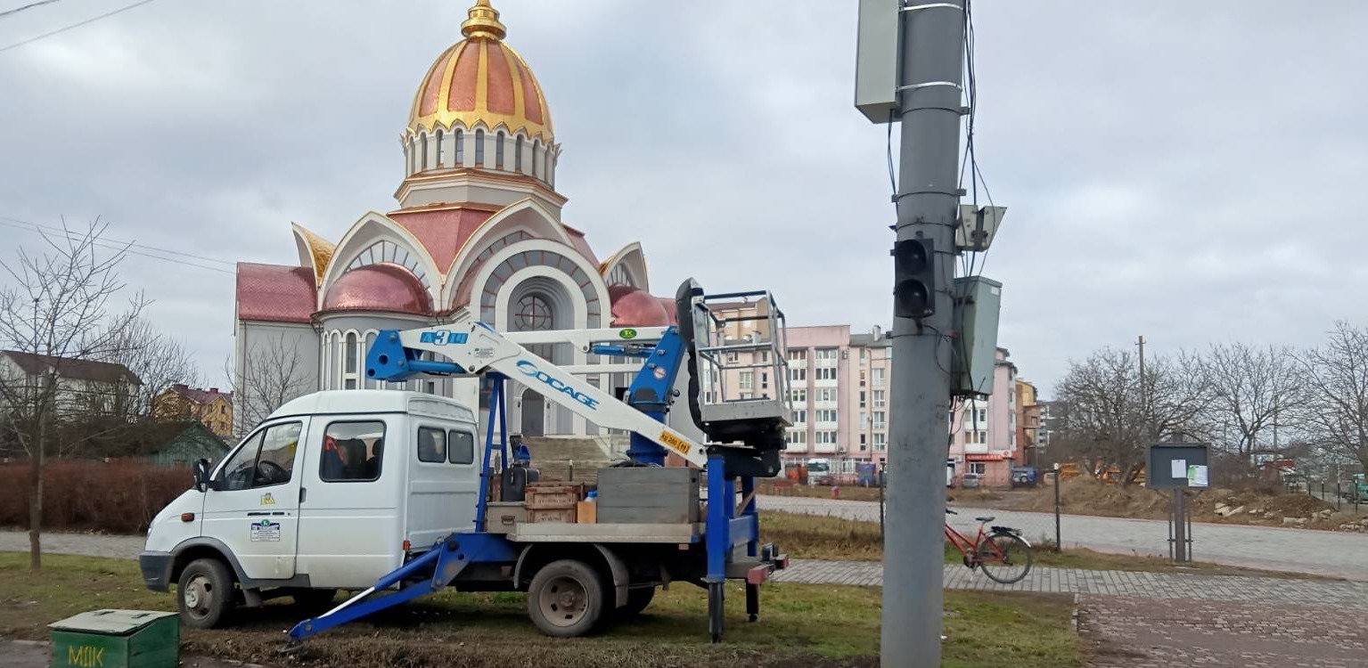 15 світлофорів на ключових перехрестях Франківська працюватимуть без вимкнень — Смушак