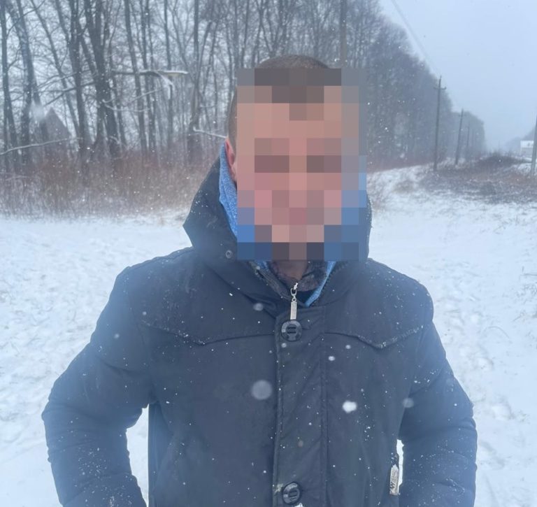 У Коломиї 31-річний чоловік підпалив банкомат, його затримали “на гарячому” (ФОТО)