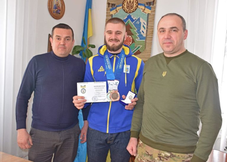 Сноубордист-чемпіон Михайло Харук отримав почесну медаль “За заслуги перед Верховинщиною” (ФОТО)