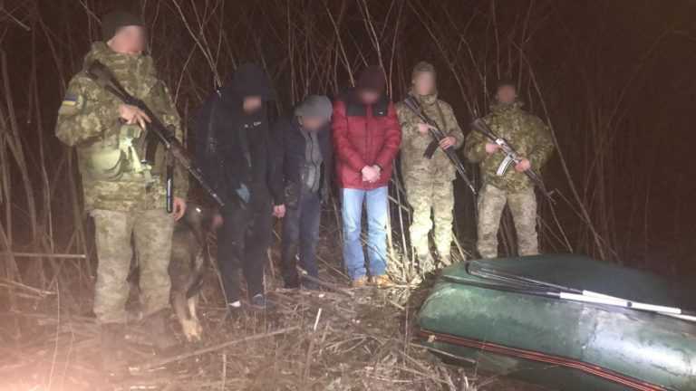 На кордоні спіймали прикарпатців, які хотіли переплисти Тису