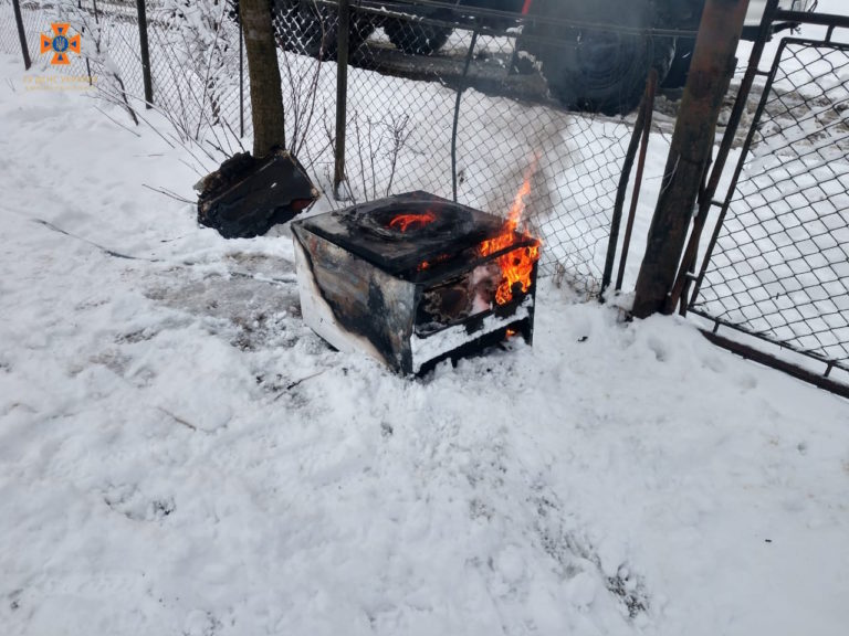 На Косівщині через пожежу “пралки” ледь не згорів житловий будинок (ФОТО)