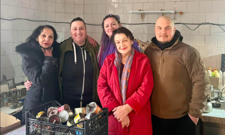 Франківським волонтерам потрібна допомога, аби оплатити доставку парафіну для окопних свічок (РЕКВІЗИТИ)