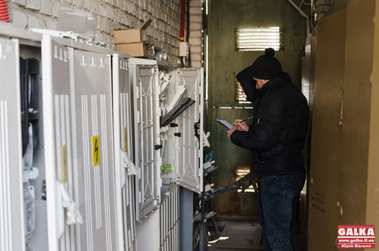 «У нас немає обраних ліній». Як Галка з енергетиками вимикала світло в Івано-Франківську (РЕПОРТАЖ)