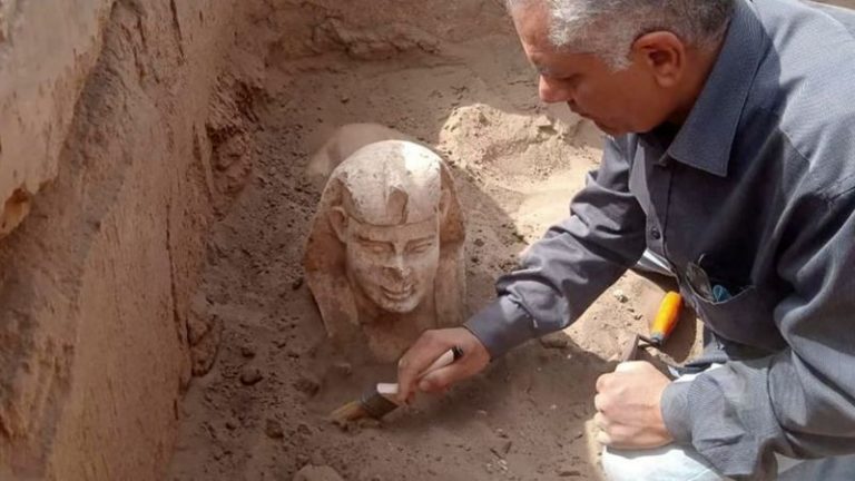 В Єгипті знайшли “усміхненого сфінкса” (ФОТО)