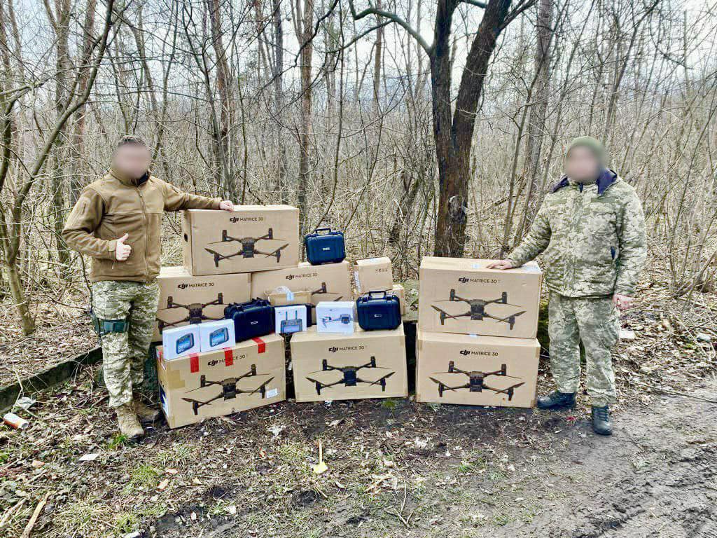 Ще вісім потужних дронів отримали бійці “десятки” (ФОТО)