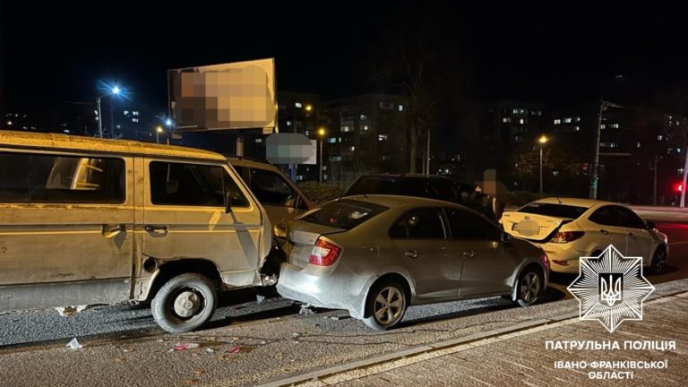 На околиці Франківська нетверезий водій вчинив масштабну ДТП – отримав п’ять протоколів (ФОТО)
