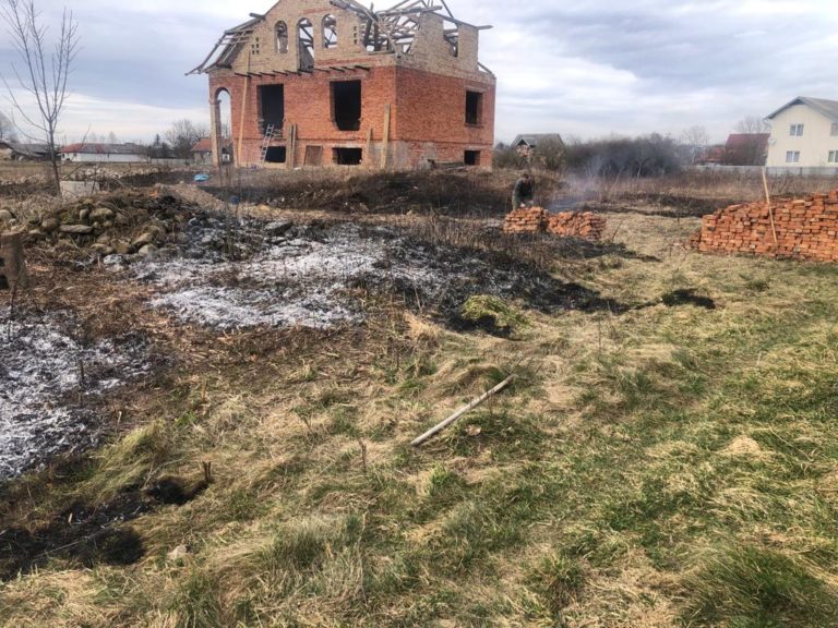 У Коломийській громаді “на гарячому” спіймали палія трави (ФОТОФАКТ)