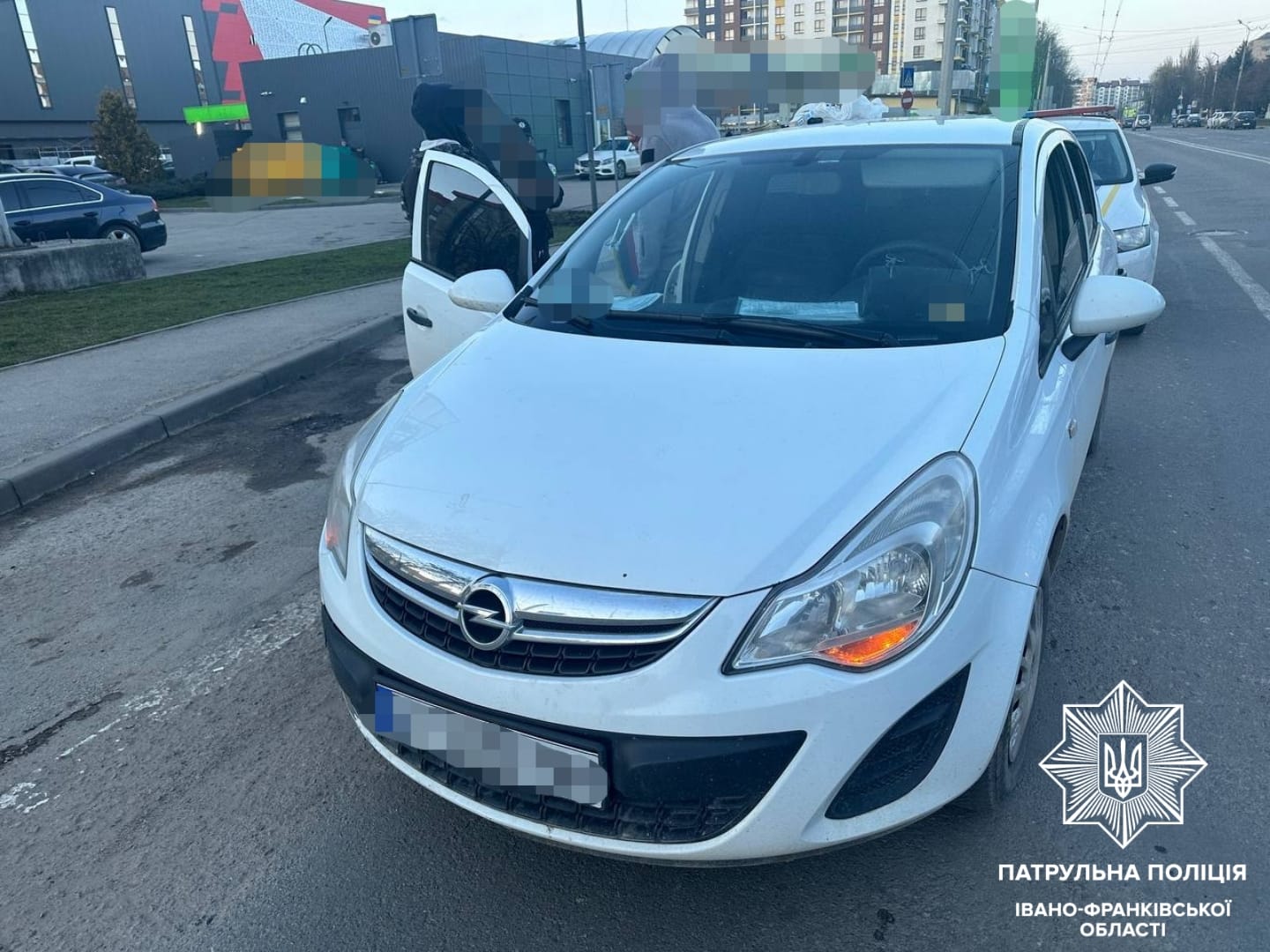 У Франківську зупинили водія “під кайфом”, а в його пасажира знайшли наркотики (ФОТО)
