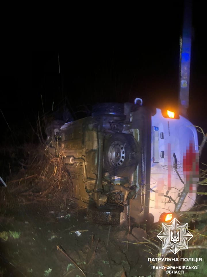 У Франківську п’яний водій втік з місця ДТП. Патрульні його знайшли (ФОТОФАКТ)