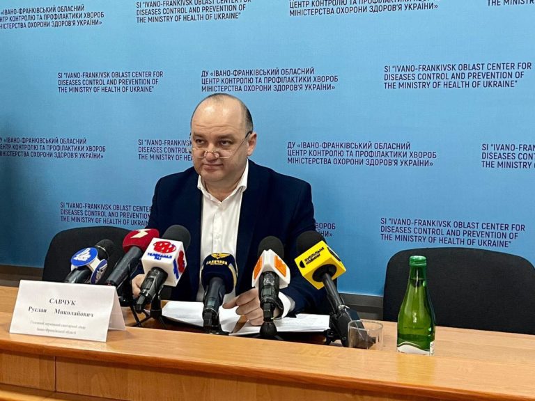 “Ковід нікуди не зник. Люди досі хворіють і помирають від важкого перебігу”, – головний санітарний лікар області
