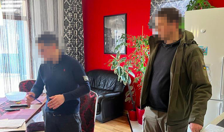 Група прикарпатських лісників незаконно рубала дерева у нацпарку “Гуцульщина” (ФОТО)