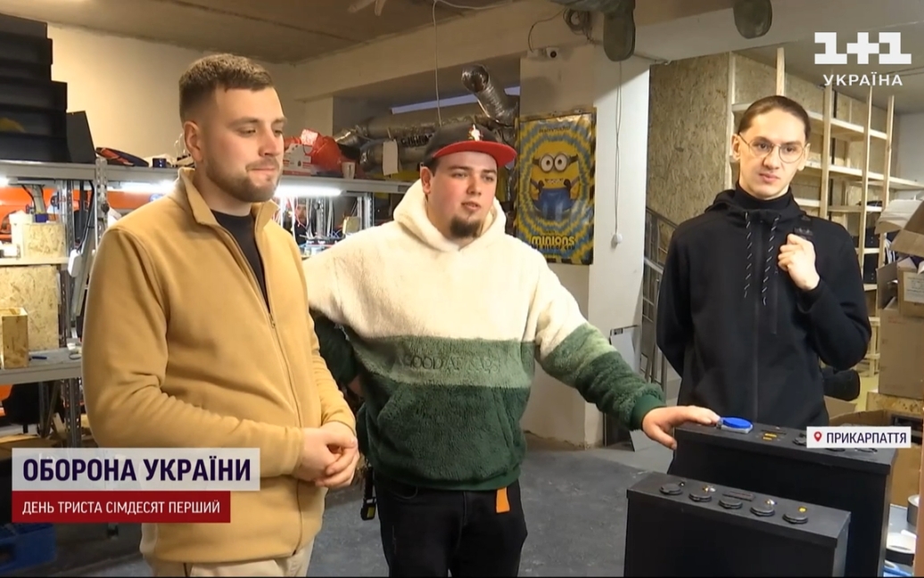 Для розвідників, штабістів та піхоти: троє прикарпатців створили унікальні павербанки (ВІДЕО)