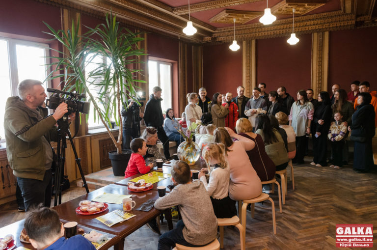 Прихисток для 80 переселенців. У Франківську волонтери “КО-ХАТИ” відновили вже третю будівлю (ФОТО)