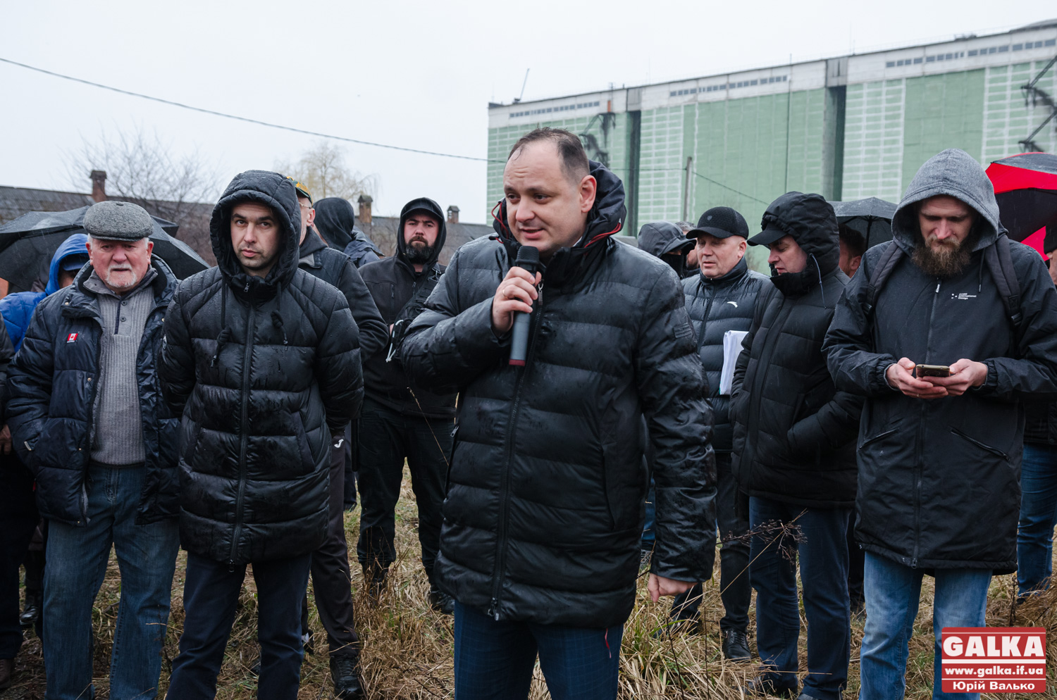 З групою підтримки та обіцянками: як Марцінків виправдовувався перед громадами Хриплина та Микитинець за житло для ВПО у промзоні (ФОТО)