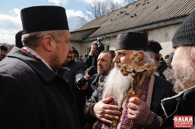 “Раскольники ворвались в храм”: російські змі вибухнули новинами про Івано-Франківськ