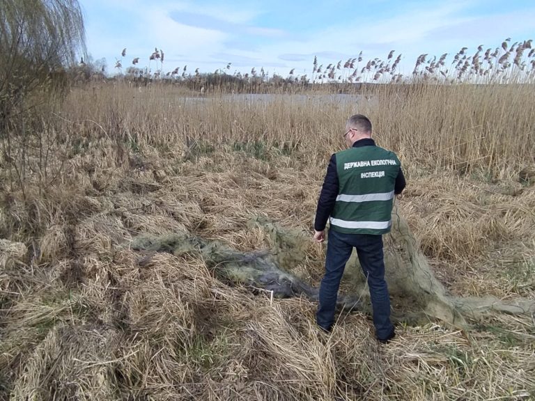 З Бурштинського “моря” витягнули 350 метрів браконьєрської сітки (ФОТОФАКТ)