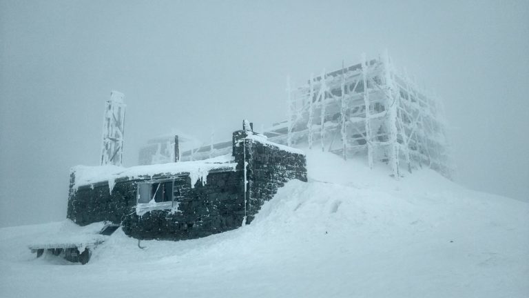 На Чорногорі температура повітря опустилася до -13°C