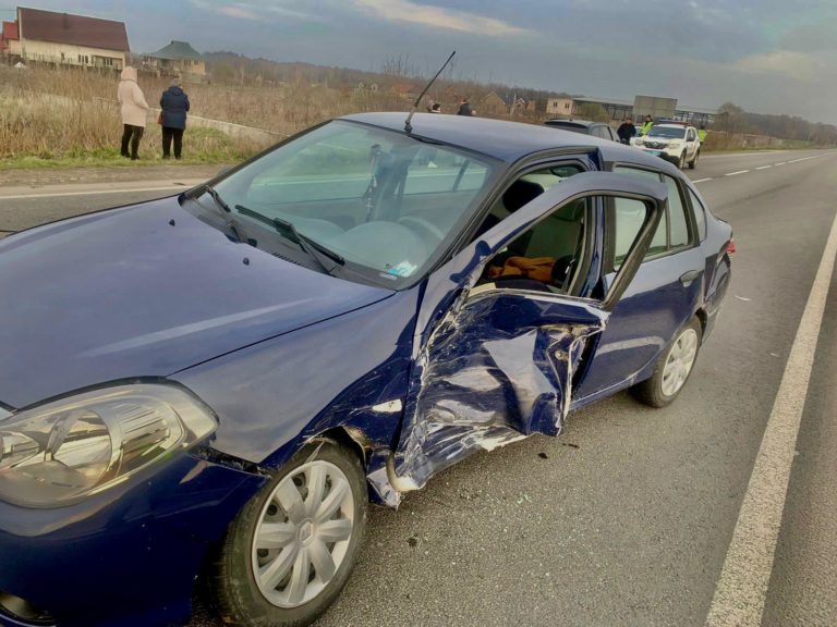 У Драгомирчанах зіткнулися два авто, є травмовані (ФОТО)