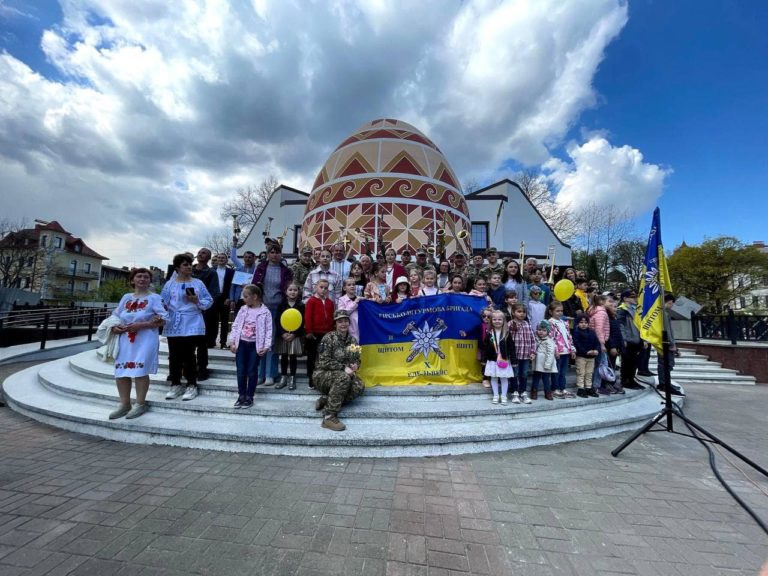 130 тис. грн за тиждень зібрали прикарпатські митці для захисників (ФОТО)