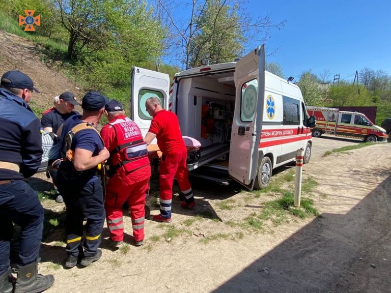 У лісі під Франківськом врятували травмовану жінку (ФОТО)