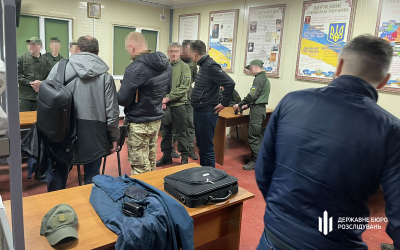 Офіцер неодноразово знущався з військових: ДБР розслідує побиття строковика у військовій частині Франківська