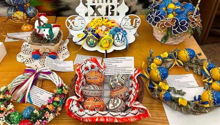 У Франківську на виставці-конкурсі можна придбати писанку і підтримати ЗСУ (ФОТО)
