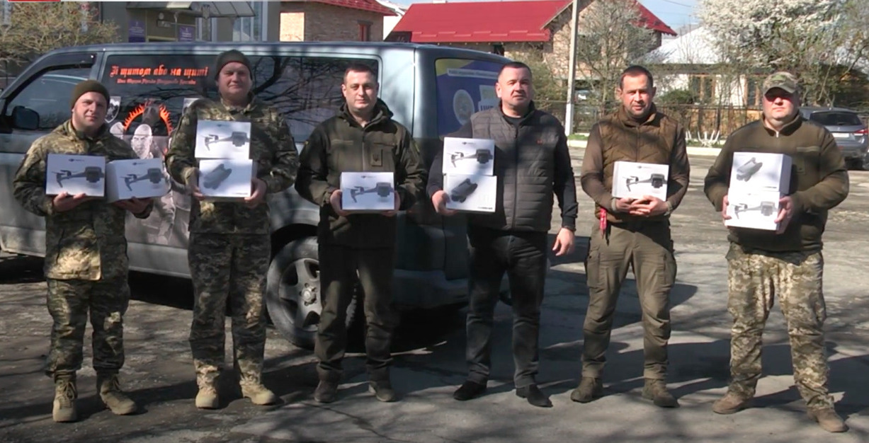 У Коломиї за виручені на аукціону гроші придбали 10 дронів для “Едельвейсів” (ВІДЕО)