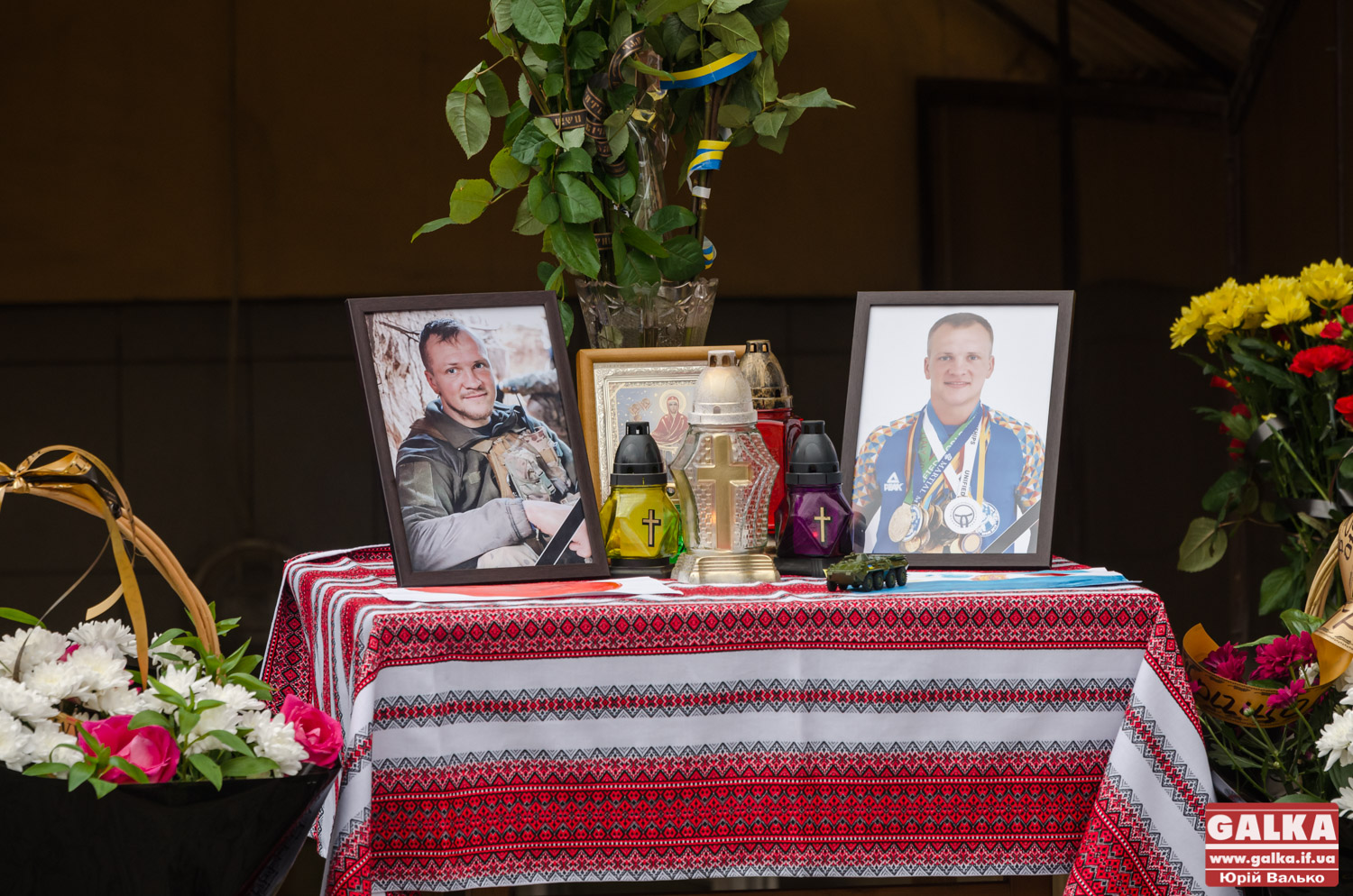 Сотні франківців зустріли полеглого захисника Віталія Мерінова (ФОТО, ВІДЕО)