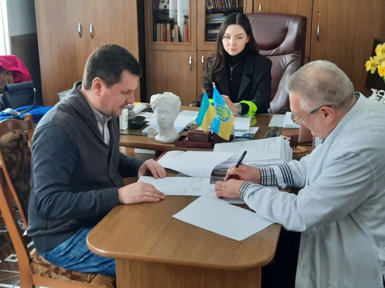 Працівники прикарпатського онкоцентру перераховуватимуть одноденний заробіток на ЗСУ (ФОТО)