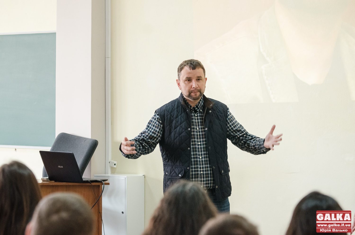 Про війну за свободу від УПА до ЗСУ: Володимир В’ятрович у Франківську презентував книгу «Наша столітня» (ФОТО)