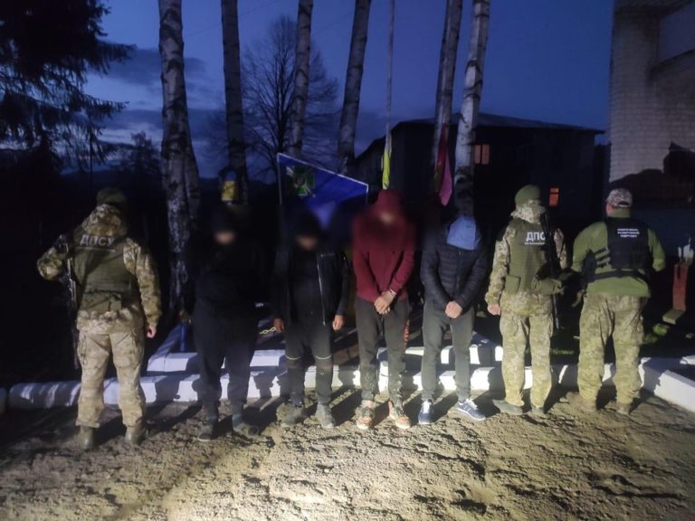 У Карпатах прикордонники пострілами зупиняли ухилянта з Прикарпаття