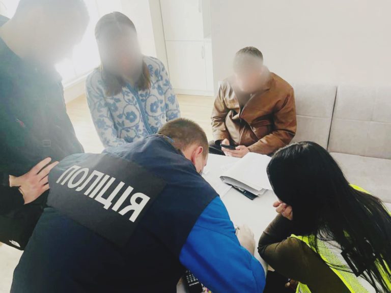 Кіберполіція викрила франківку, котра продавала неіснуючий одяг (ФОТО)