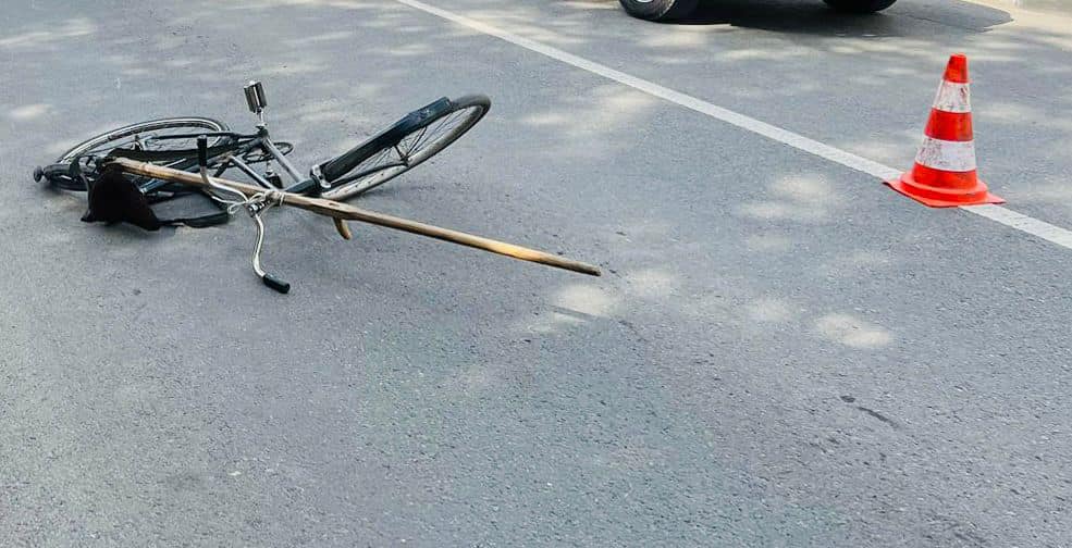 У Рогатині автомобіль збив велосипедиста, він – у лікарні (ФОТО)