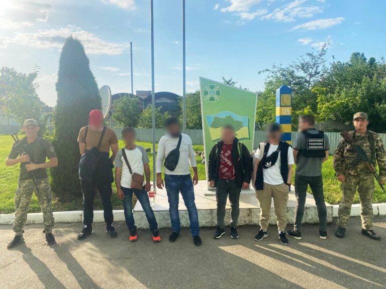 За 300 метрів від кордону з Угорщиною затримали трьох прикарпатців