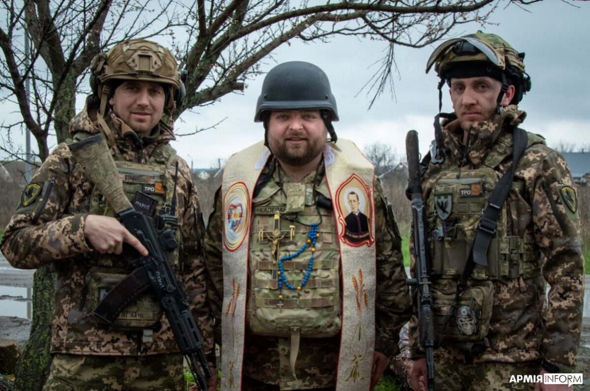 Пішов до армії, щоб бути воїнам опорою. Капелан з Рогатина про службу у прикарпатській бригаді ТрО