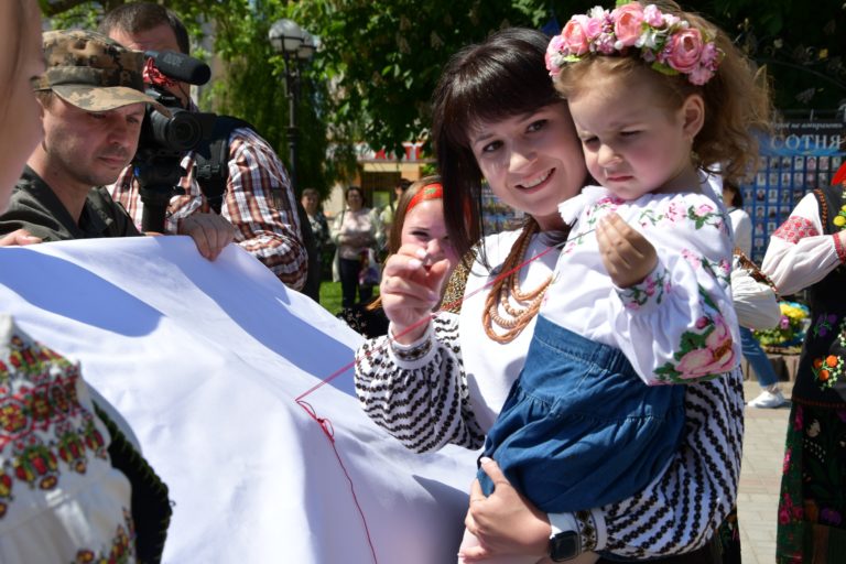 У Рогатині створюють вишиту карту громади (ФОТО)