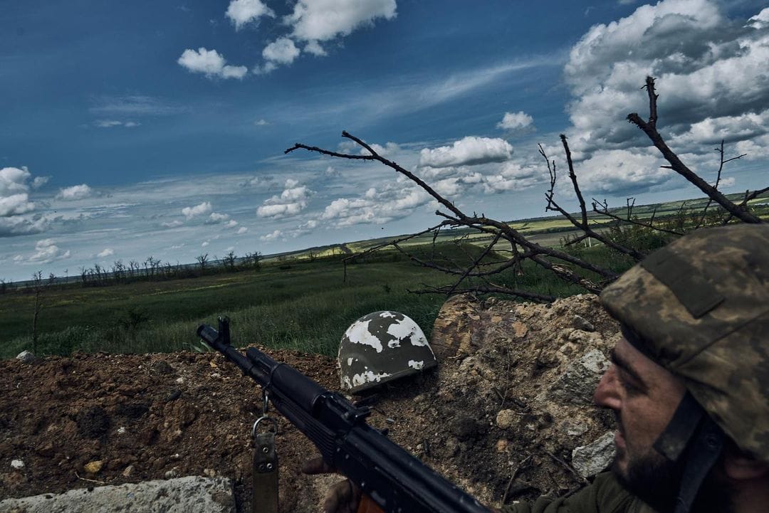 Ворог безуспішно атакує дорогу на Часів Яр, штурмує Мар’їнку, Авдіївку, – Генштаб
