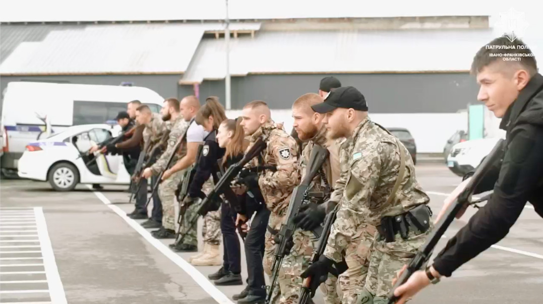 Як франківські патрульні вдосконалюють майстерність стрільби (ВІДЕО)