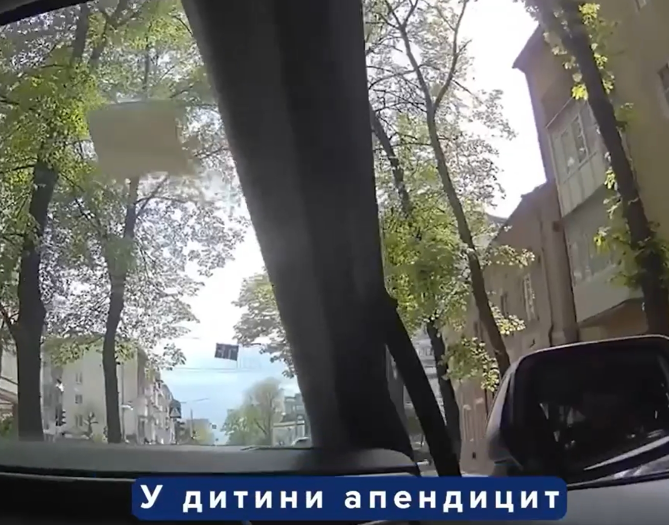 Франківські патрульні допомогли дістатися до лікарні дитині, у якої тріснув апендицит (ВІДЕО)