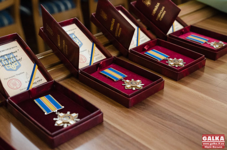У Франківську нагородили захисника Маріуполя, який повернувся з полону