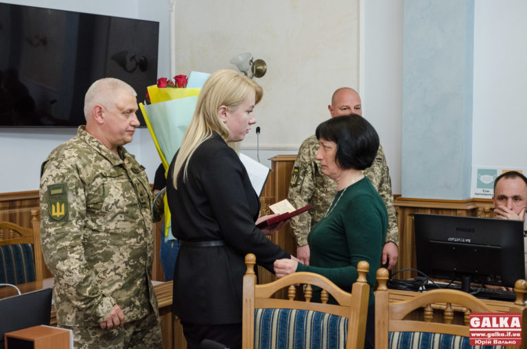 П’ятьох загиблих воїнів з Прикарпаття відзначили орденами. Нагороди передали рідним (ФОТО)