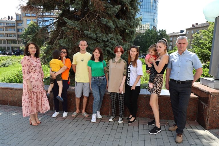 Ще чотири сім’ї прикарпатських захисників поїхали відпочивати в гори (ФОТО)