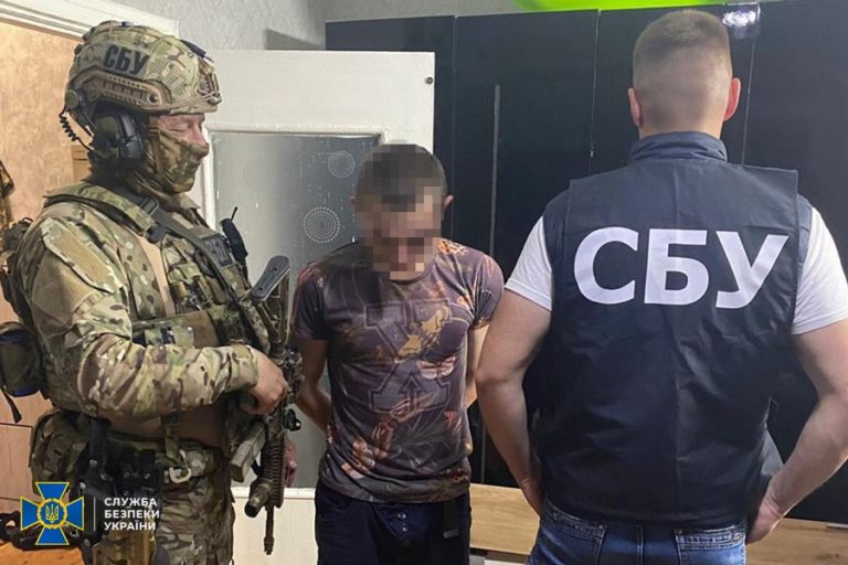 На Прикарпатті спіймали ділків, які за тисячі доларів переправляли ухилянтів за кордон (ФОТО)