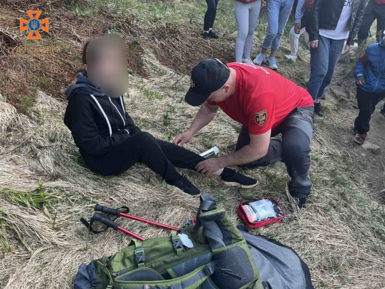На Говерлі рятувальники розшукали заблукалу групу туристів із 34 осіб (ФОТО)