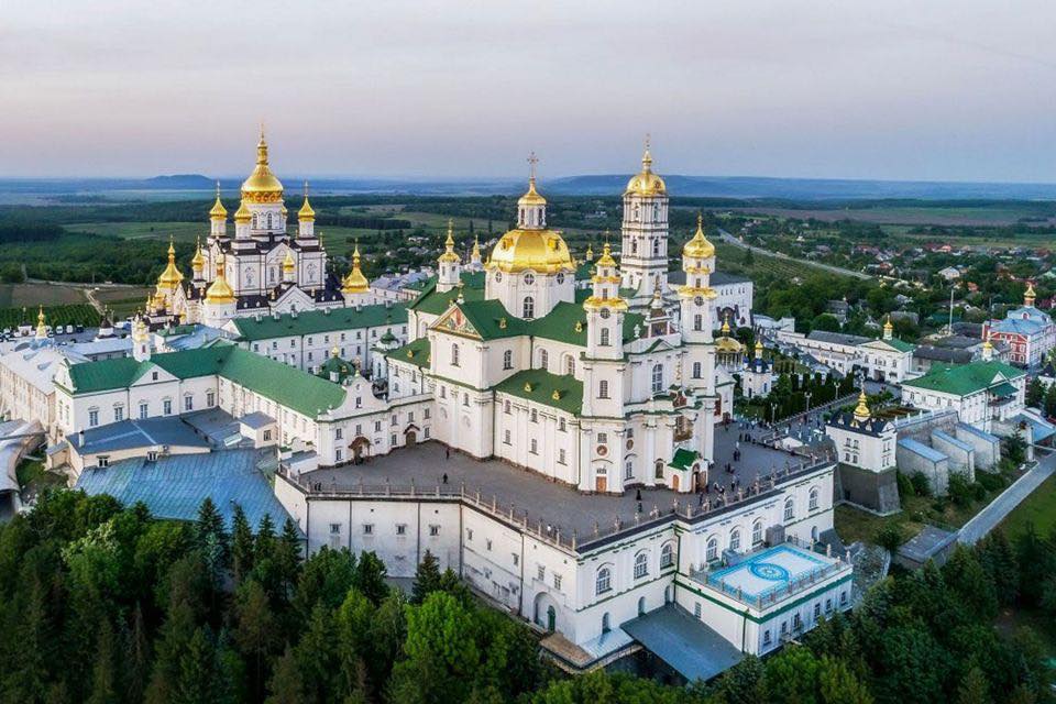 Франківські депутати закликали Уряд і Мінкульт відібрати в московського патріархату Почаївську лавру